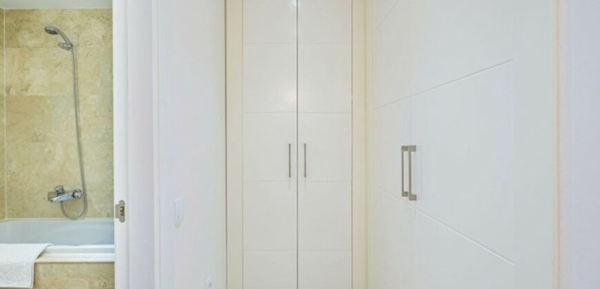 Manilva, 3-Bed Apartment